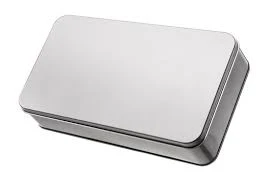 cake tin with lid